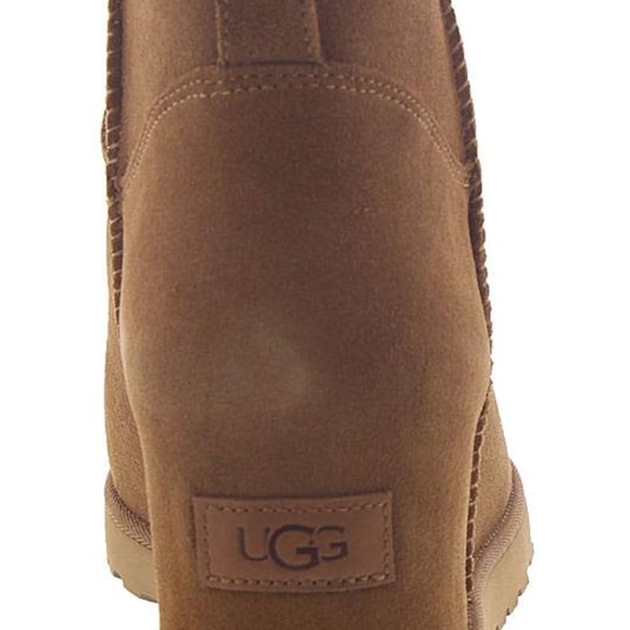 Very gently used Ugg Boots. Only reason I am selling is don’t hardly wear them. - Picture 5 of 9